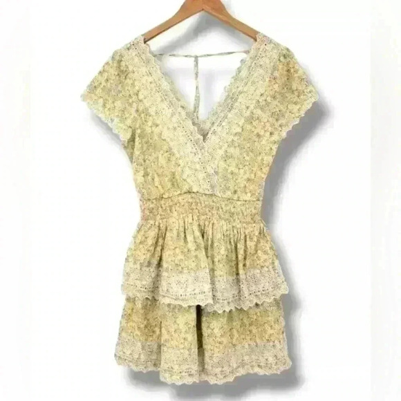 American Eagle Outfitters Dresses & Skirts - American Eagle short floral & lace mini dress